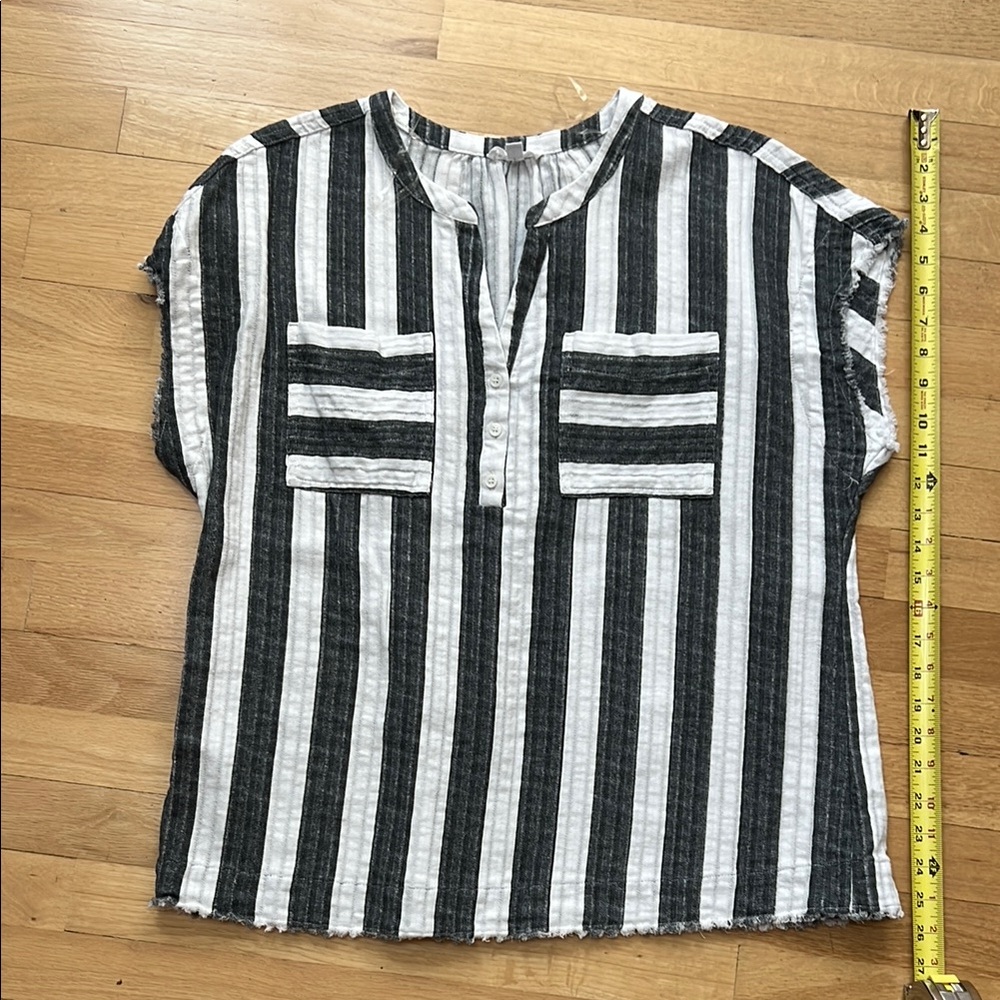 Grayish black and White Striped Short Sleeve Top